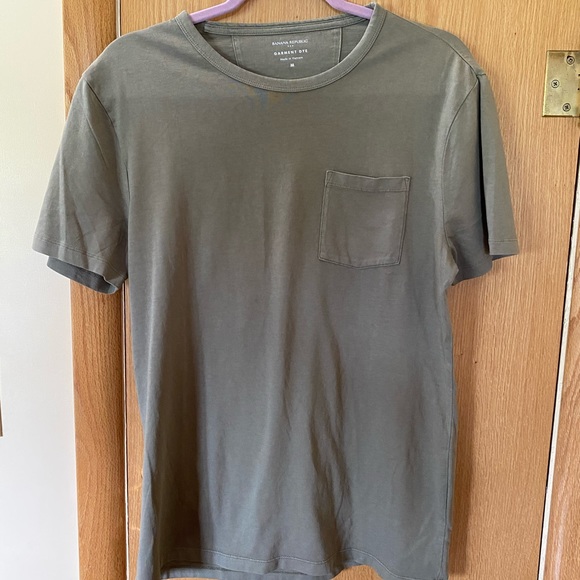 Banana Republic Other - Men’s Banana Republic Pocket T-Shirt Size M Banana Republic Other - Men’s Banana Republic Pocket T-Shirt Size M